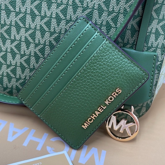 MICHAEL KORS
Large Pebbled Leather Card Holder Case
Fern Green 
NWT - Picture 12 of 16